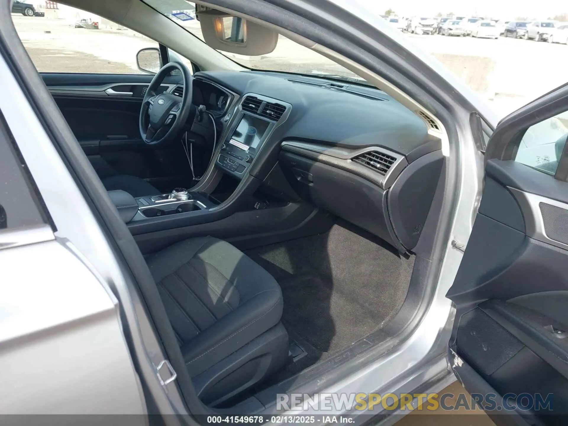 5 Photograph of a damaged car 3FA6P0HD0LR111008 FORD FUSION 2020