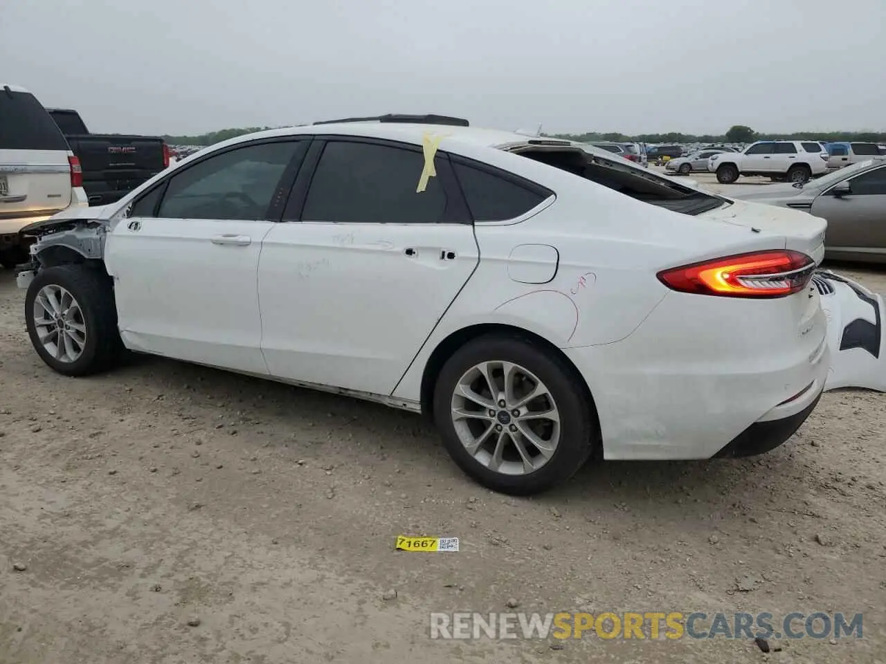 2 Photograph of a damaged car 3FA6P0HD0LR136202 FORD FUSION 2020