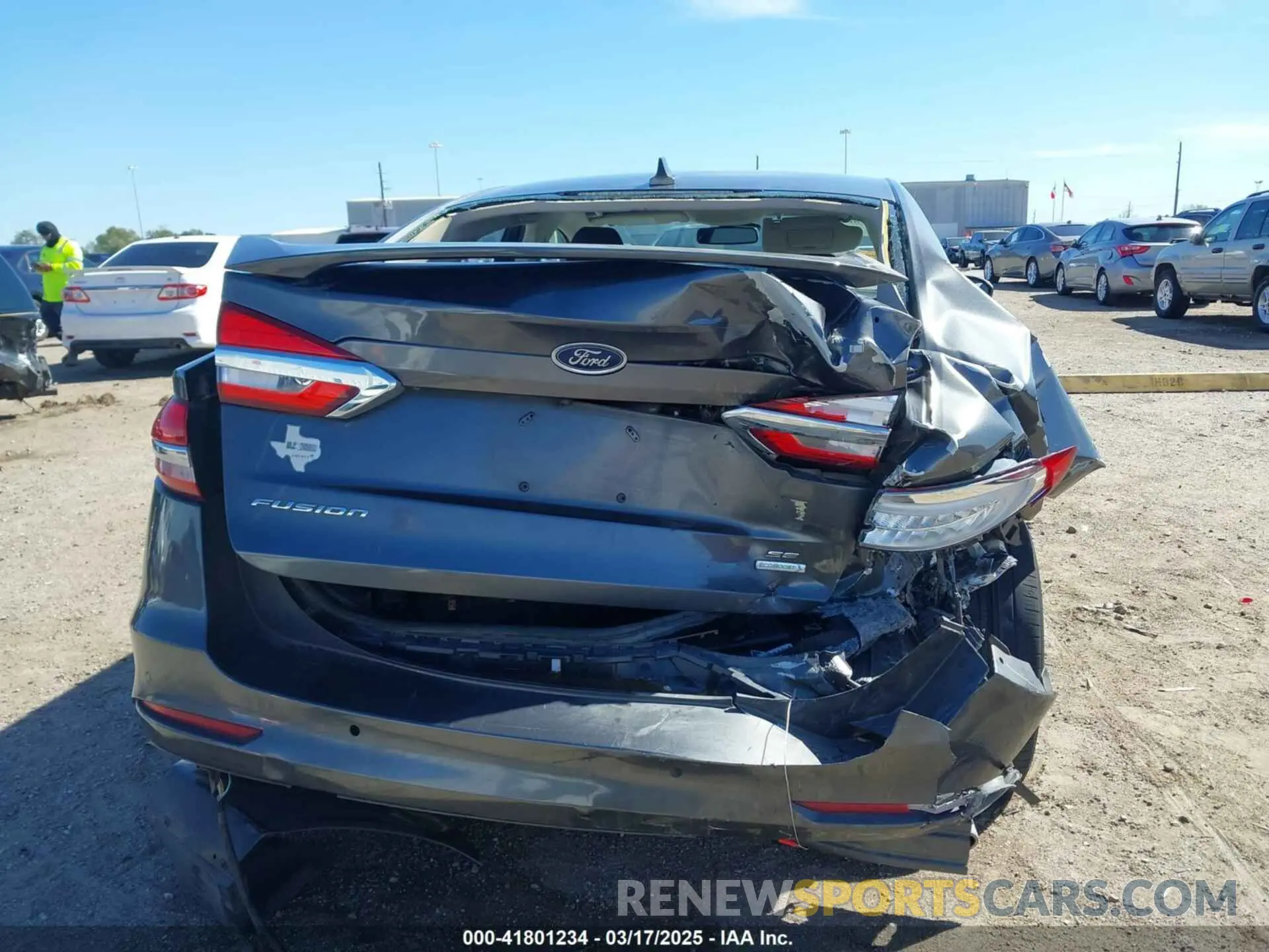 17 Photograph of a damaged car 3FA6P0HD0LR147782 FORD FUSION 2020
