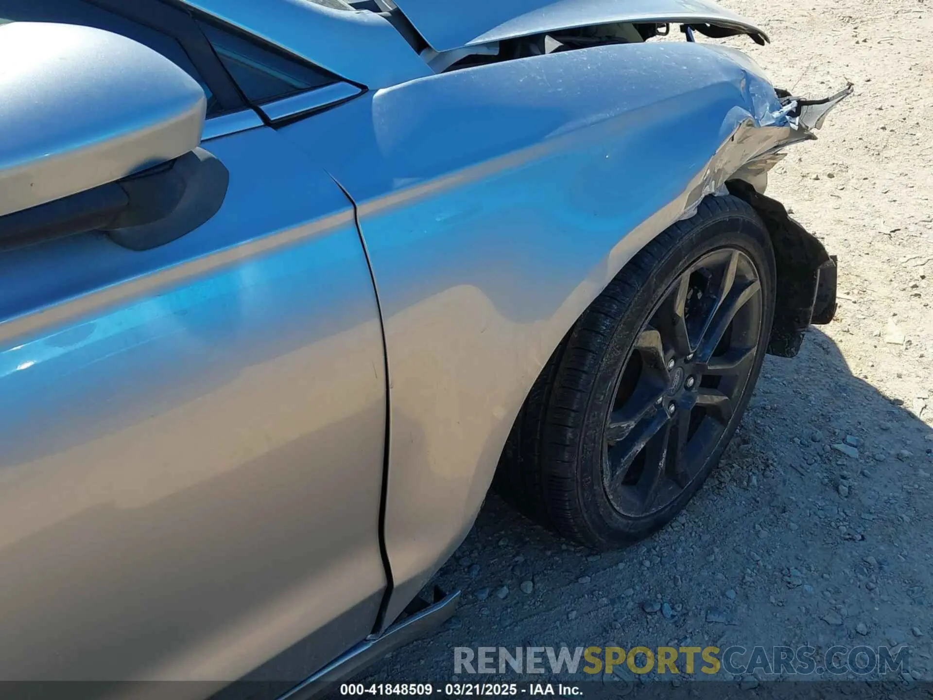 18 Photograph of a damaged car 3FA6P0HD0LR163786 FORD FUSION 2020