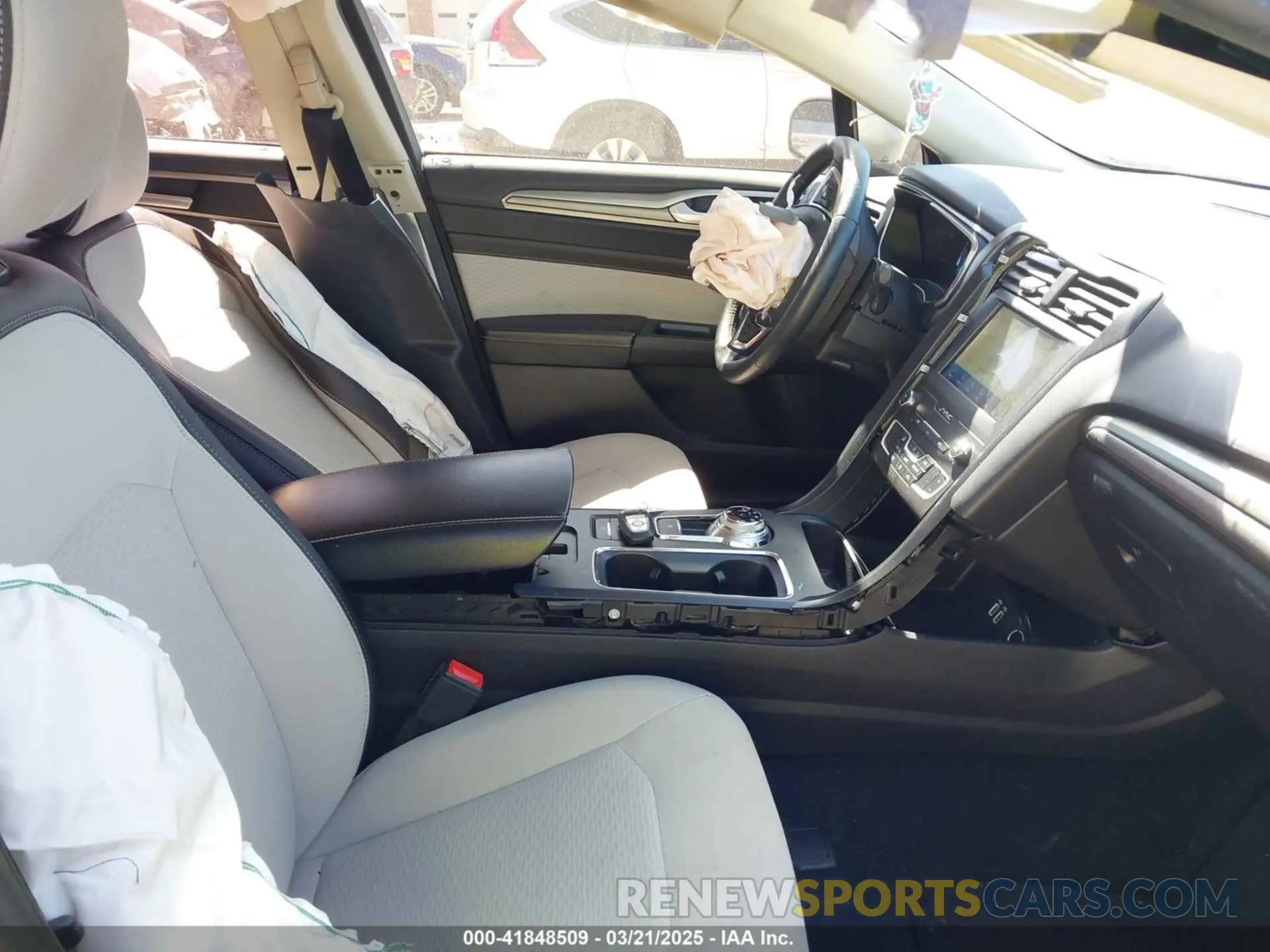5 Photograph of a damaged car 3FA6P0HD0LR163786 FORD FUSION 2020
