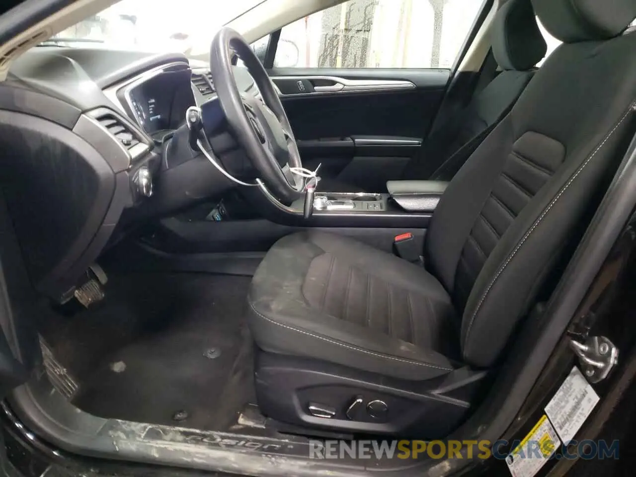7 Photograph of a damaged car 3FA6P0HD0LR186615 FORD FUSION 2020