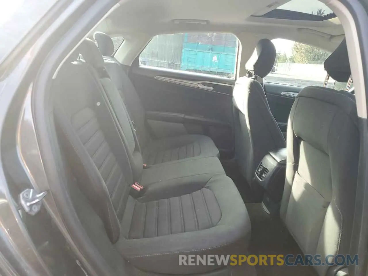 10 Photograph of a damaged car 3FA6P0HD0LR191572 FORD FUSION 2020