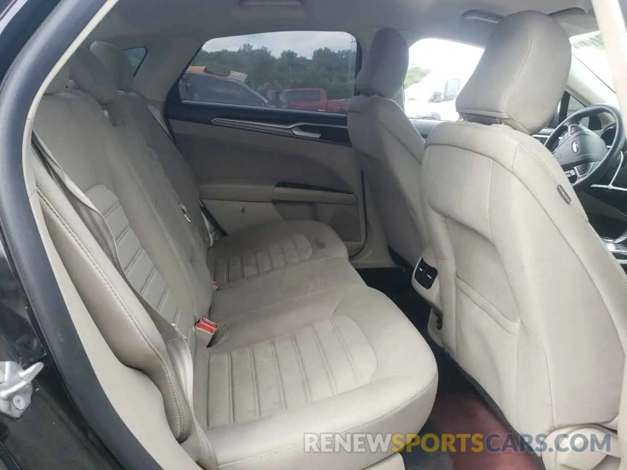 10 Photograph of a damaged car 3FA6P0HD0LR214560 FORD FUSION 2020