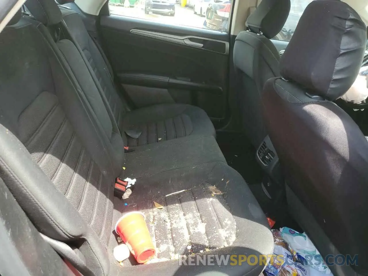 10 Photograph of a damaged car 3FA6P0HD0LR218608 FORD FUSION 2020