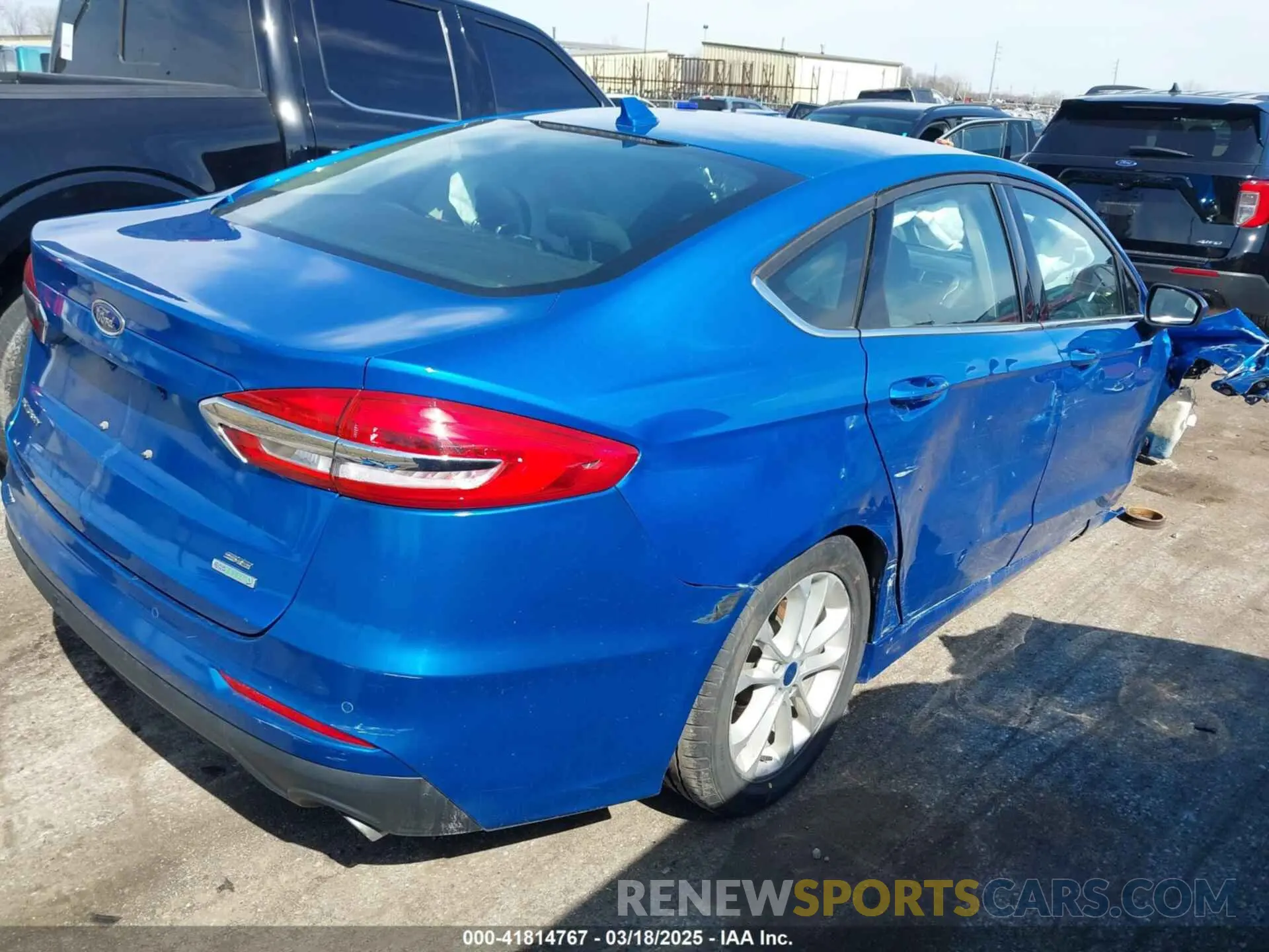 4 Photograph of a damaged car 3FA6P0HD0LR232167 FORD FUSION 2020