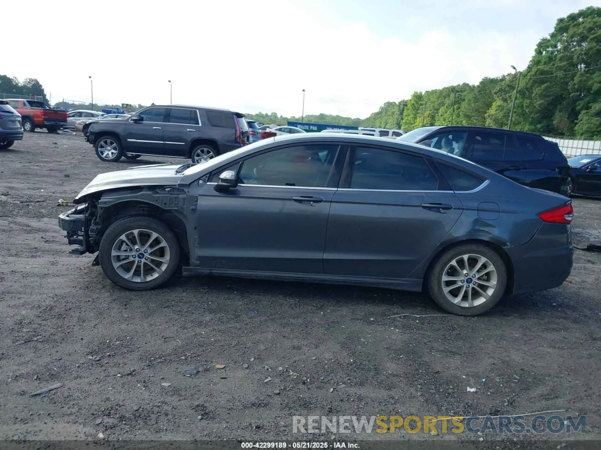 15 Photograph of a damaged car 3FA6P0HD0LR247946 FORD FUSION 2020