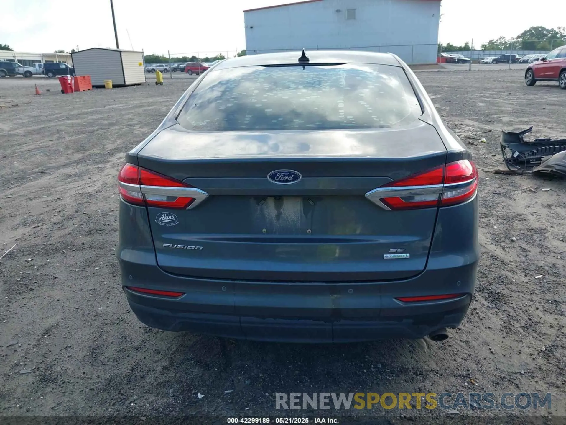 17 Photograph of a damaged car 3FA6P0HD0LR247946 FORD FUSION 2020