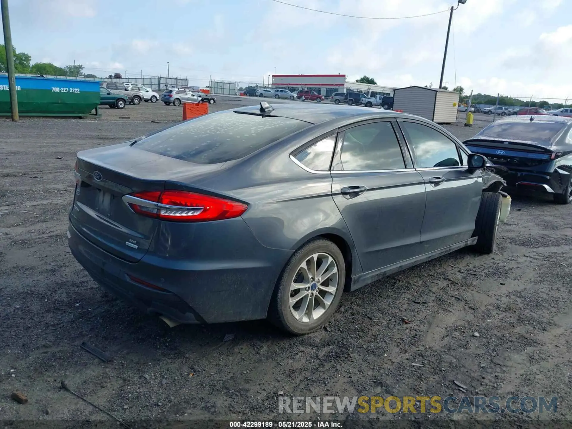4 Photograph of a damaged car 3FA6P0HD0LR247946 FORD FUSION 2020