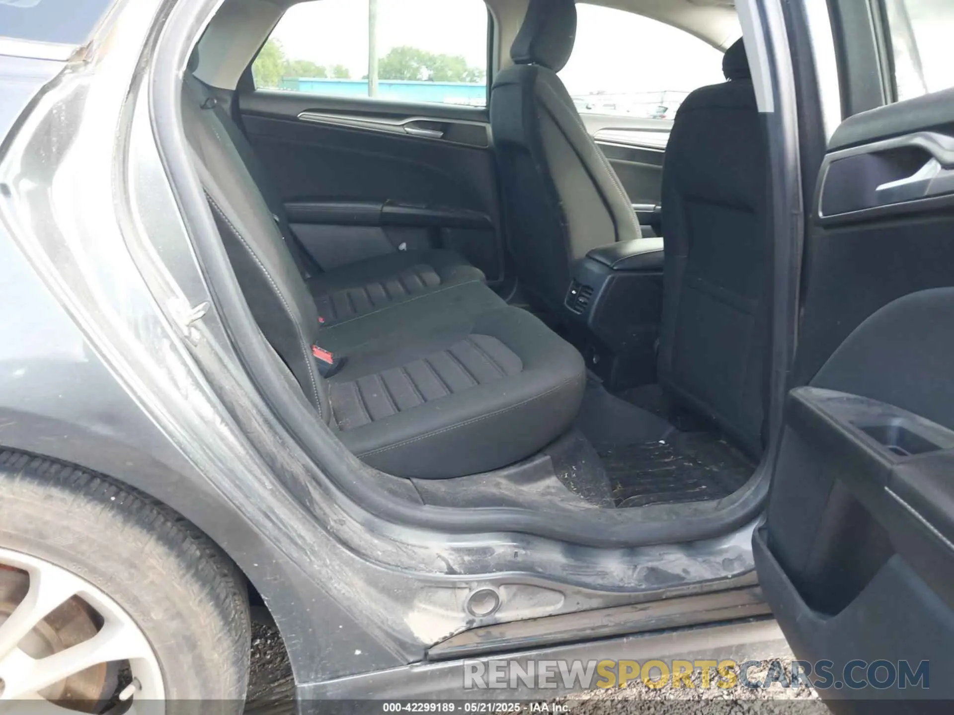 8 Photograph of a damaged car 3FA6P0HD0LR247946 FORD FUSION 2020