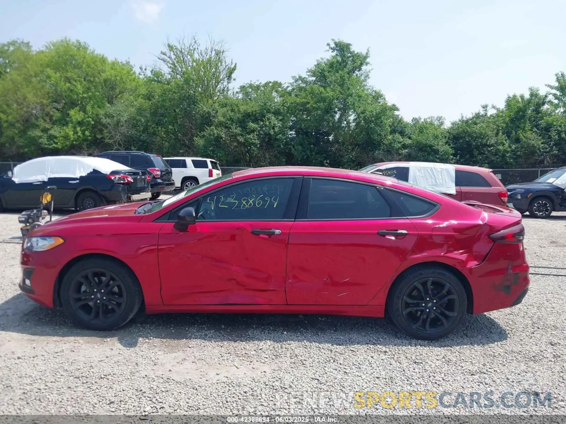 14 Photograph of a damaged car 3FA6P0HD0LR260647 FORD FUSION 2020