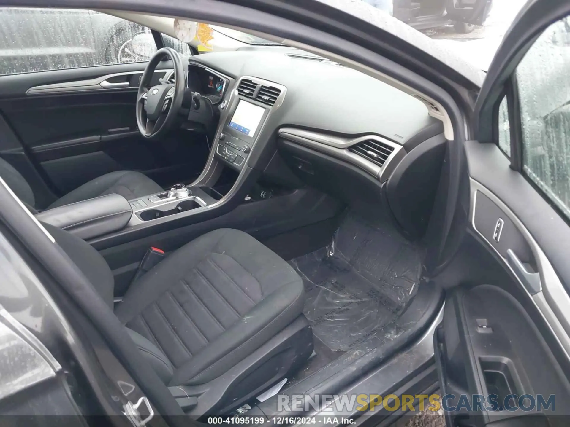 5 Photograph of a damaged car 3FA6P0HD0LR264097 FORD FUSION 2020