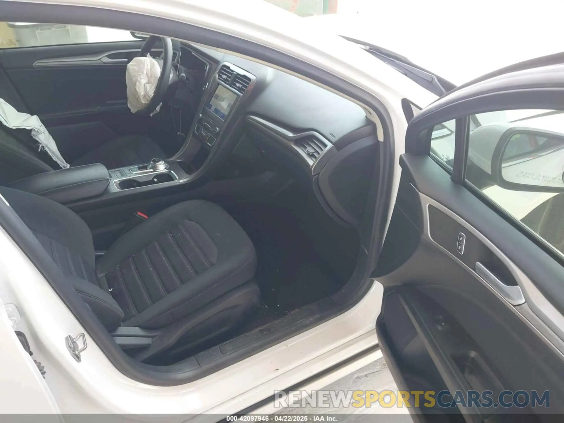 5 Photograph of a damaged car 3FA6P0HD0LR264147 FORD FUSION 2020