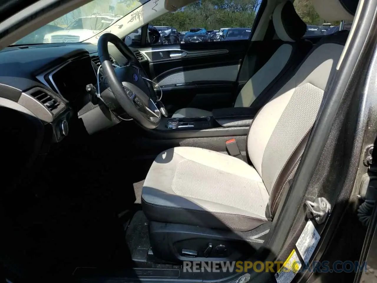 7 Photograph of a damaged car 3FA6P0HD1LR102737 FORD FUSION 2020