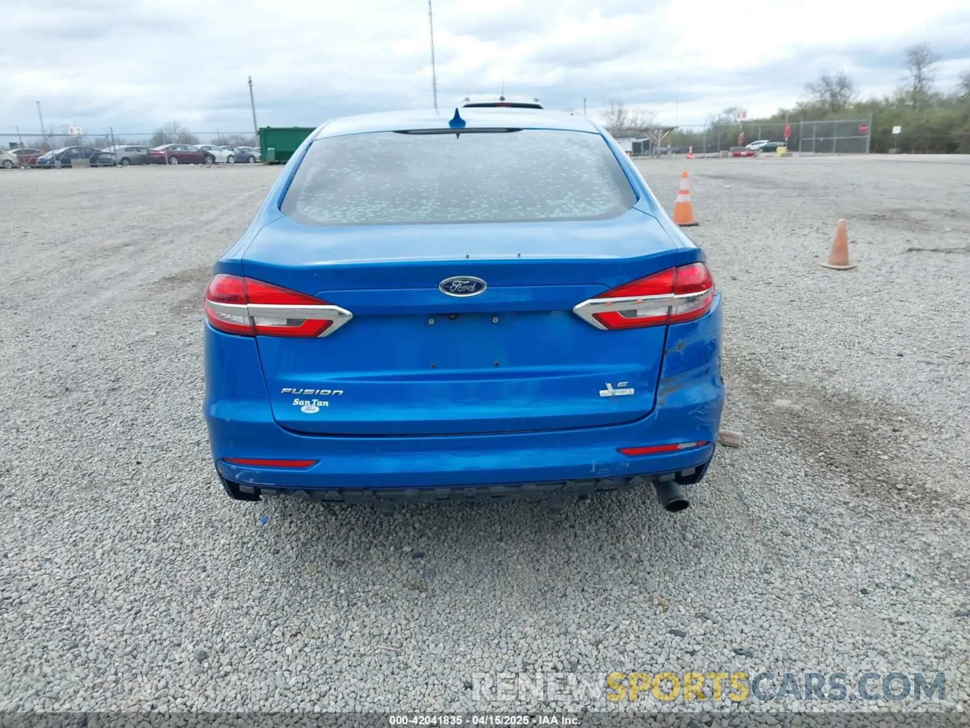 17 Photograph of a damaged car 3FA6P0HD1LR113740 FORD FUSION 2020