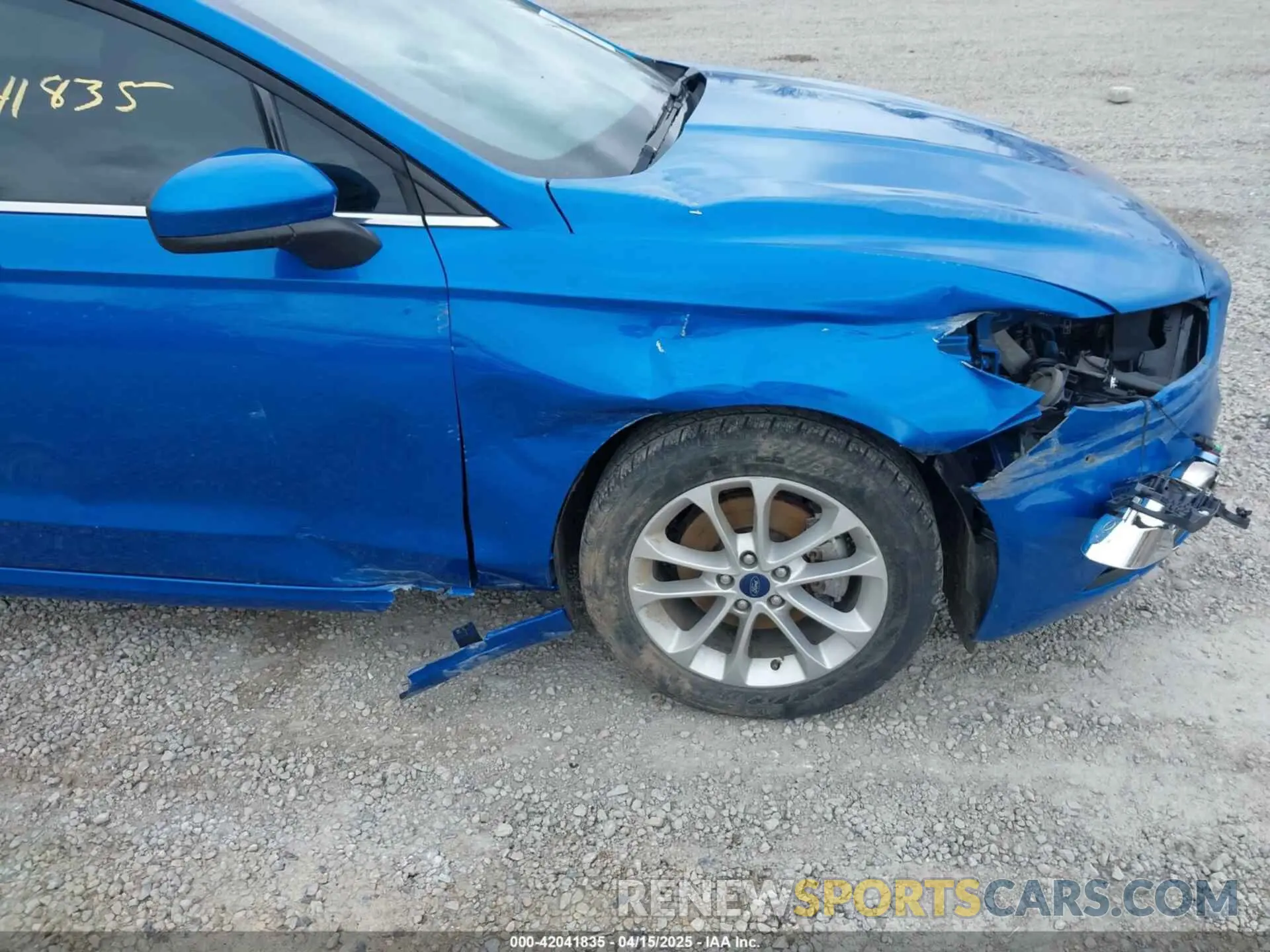 19 Photograph of a damaged car 3FA6P0HD1LR113740 FORD FUSION 2020