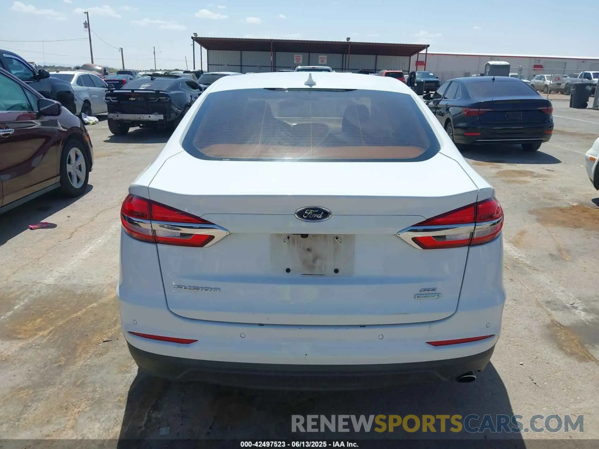 16 Photograph of a damaged car 3FA6P0HD1LR168835 FORD FUSION 2020