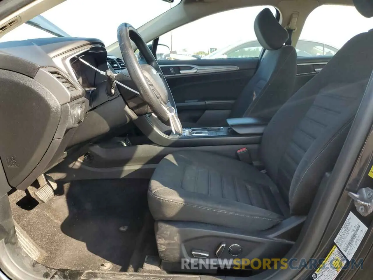 7 Photograph of a damaged car 3FA6P0HD1LR186929 FORD FUSION 2020