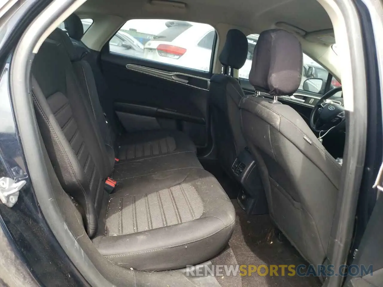 10 Photograph of a damaged car 3FA6P0HD1LR218598 FORD FUSION 2020