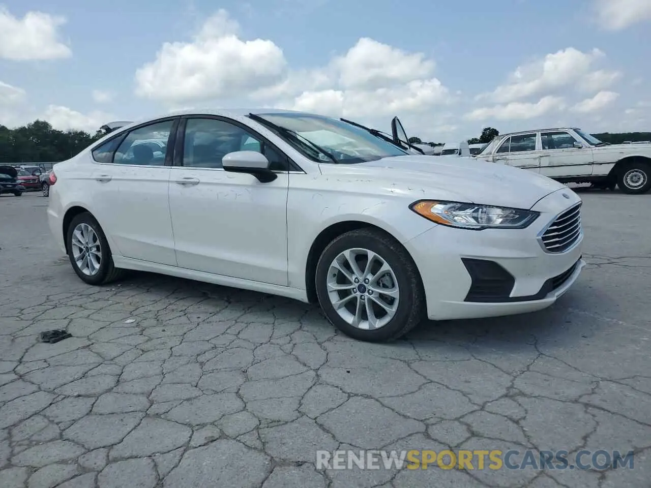 4 Photograph of a damaged car 3FA6P0HD1LR255635 FORD FUSION 2020