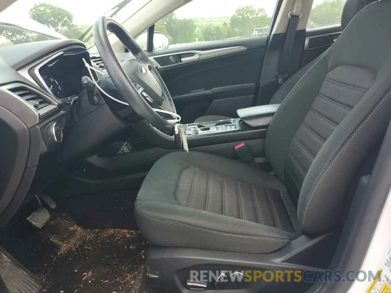 7 Photograph of a damaged car 3FA6P0HD1LR255635 FORD FUSION 2020