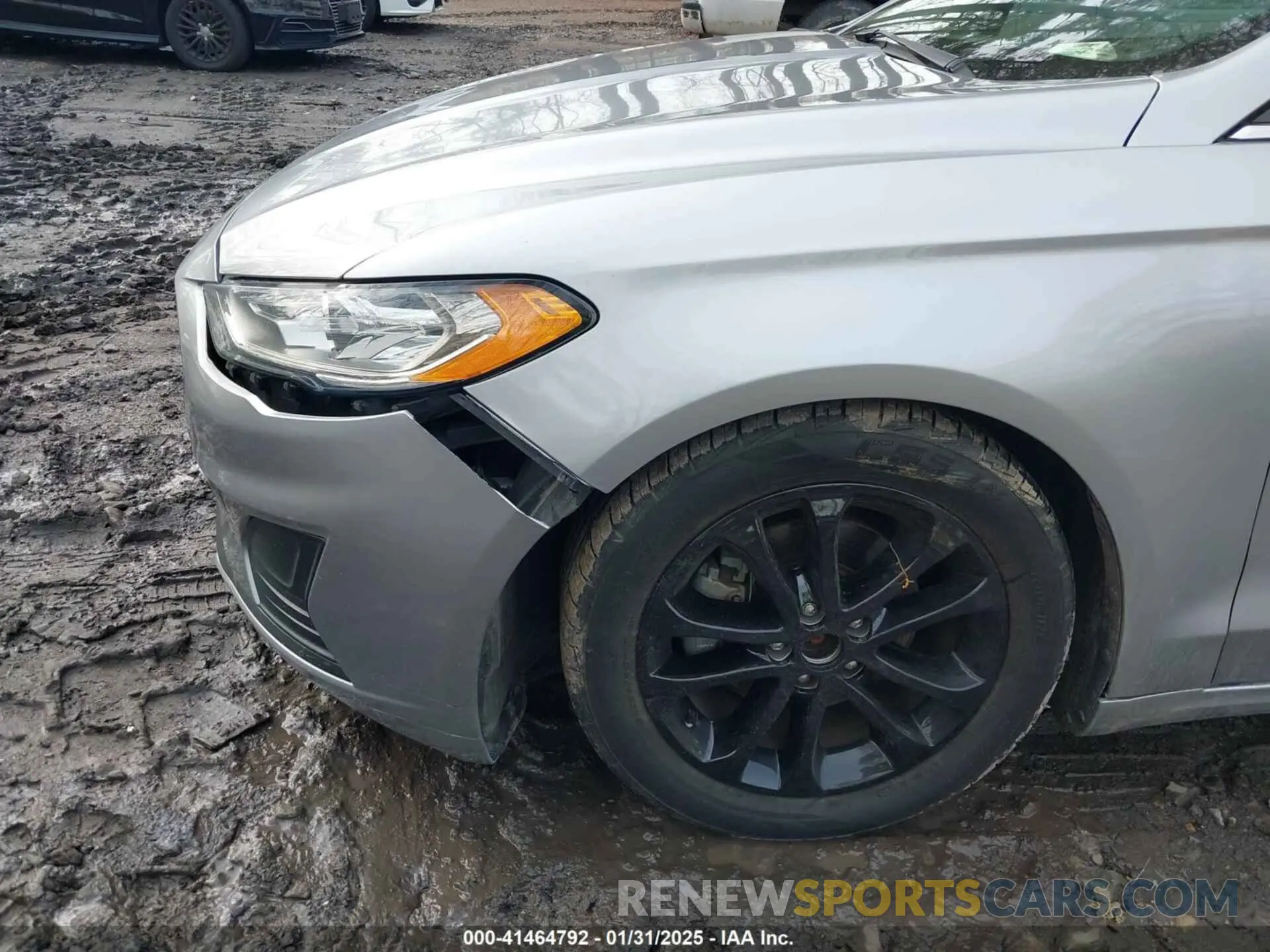18 Photograph of a damaged car 3FA6P0HD2LR105081 FORD FUSION 2020