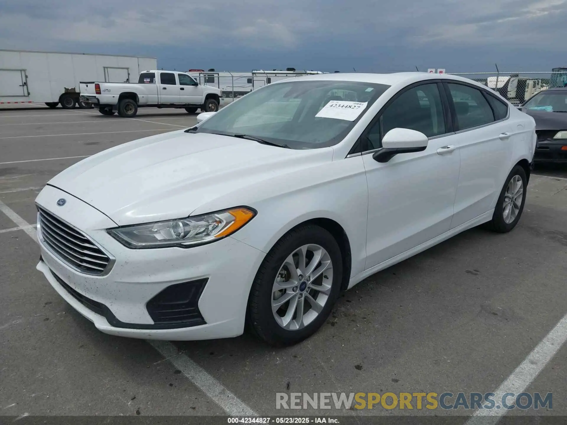 2 Photograph of a damaged car 3FA6P0HD2LR136072 FORD FUSION 2020