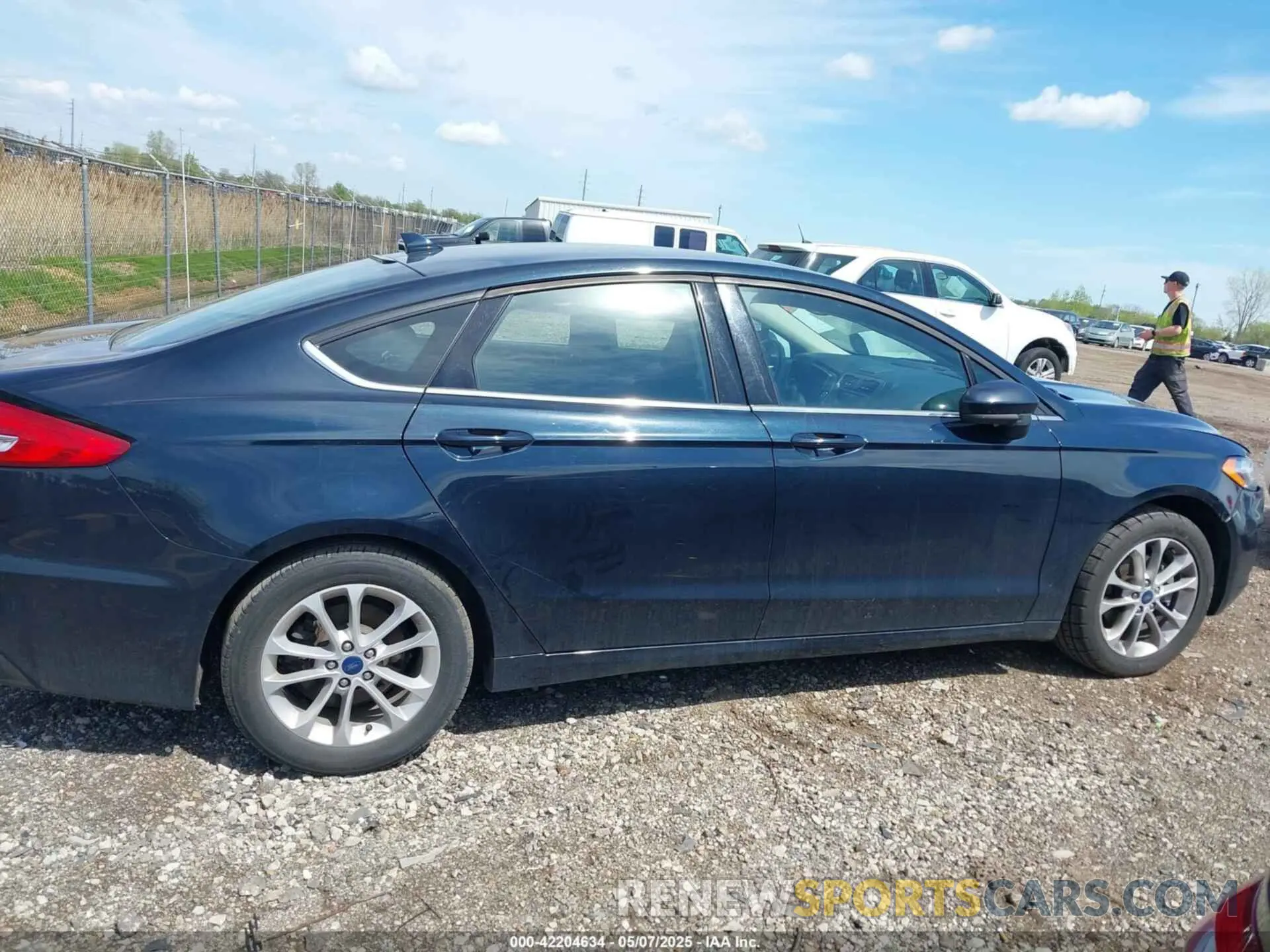 13 Photograph of a damaged car 3FA6P0HD2LR146620 FORD FUSION 2020