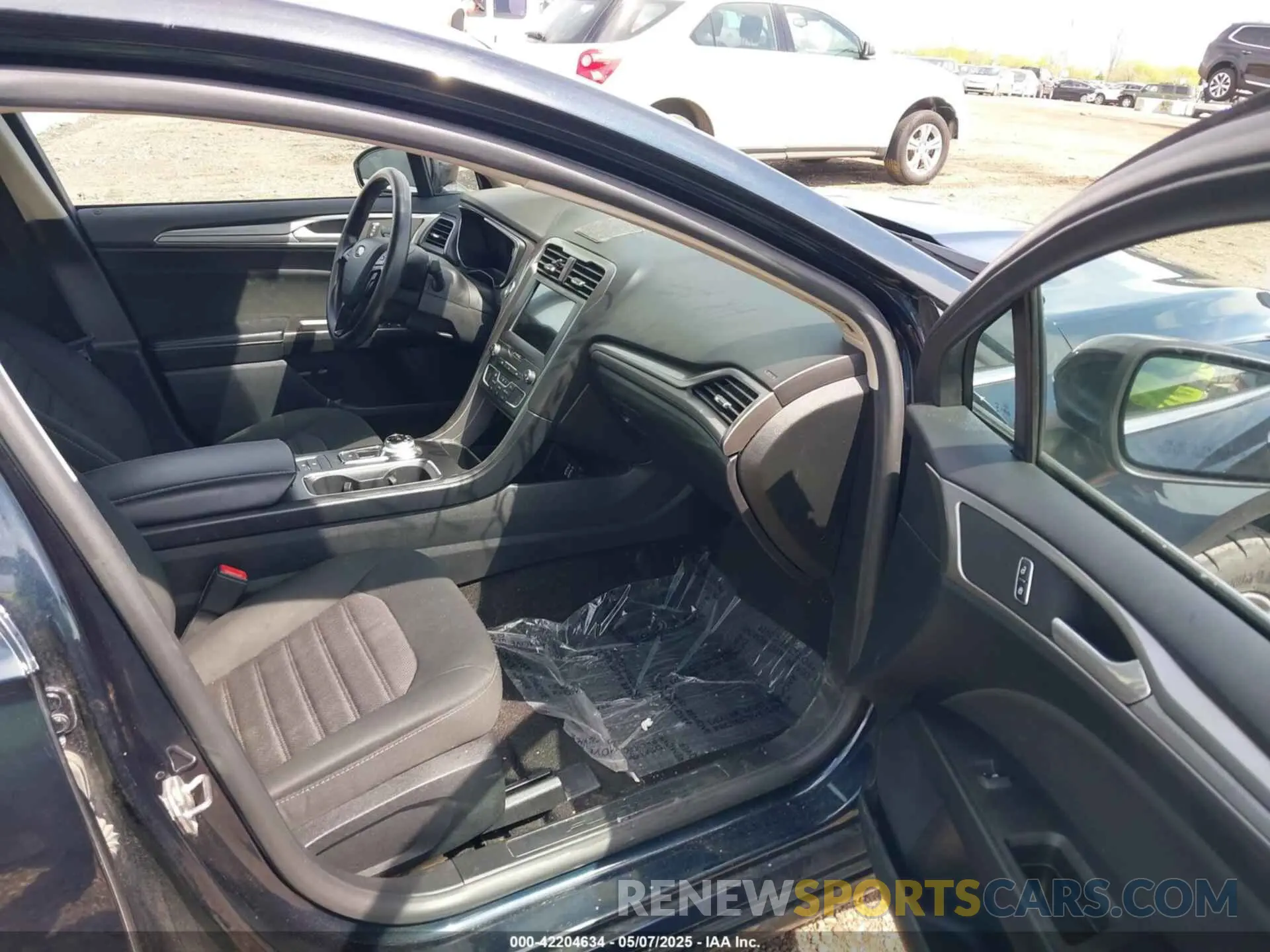 5 Photograph of a damaged car 3FA6P0HD2LR146620 FORD FUSION 2020