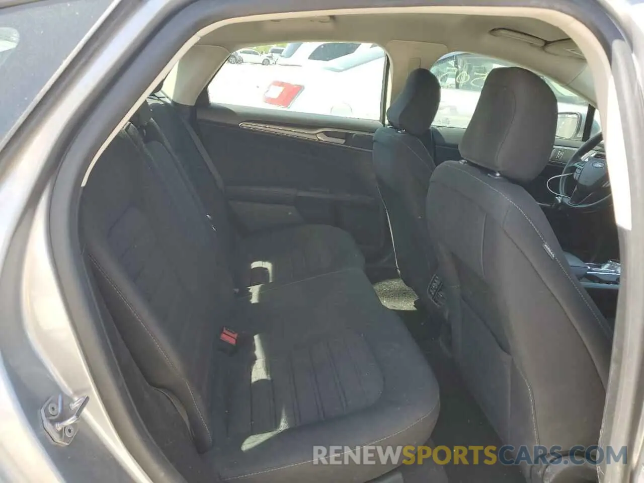10 Photograph of a damaged car 3FA6P0HD2LR184283 FORD FUSION 2020