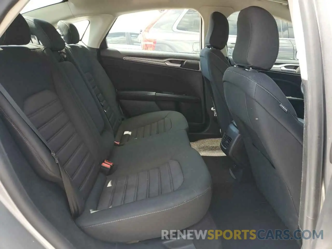 10 Photograph of a damaged car 3FA6P0HD2LR218562 FORD FUSION 2020