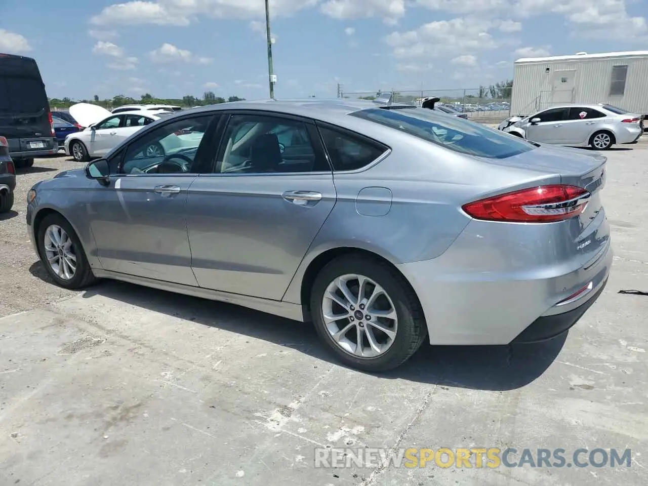 2 Photograph of a damaged car 3FA6P0HD2LR218562 FORD FUSION 2020