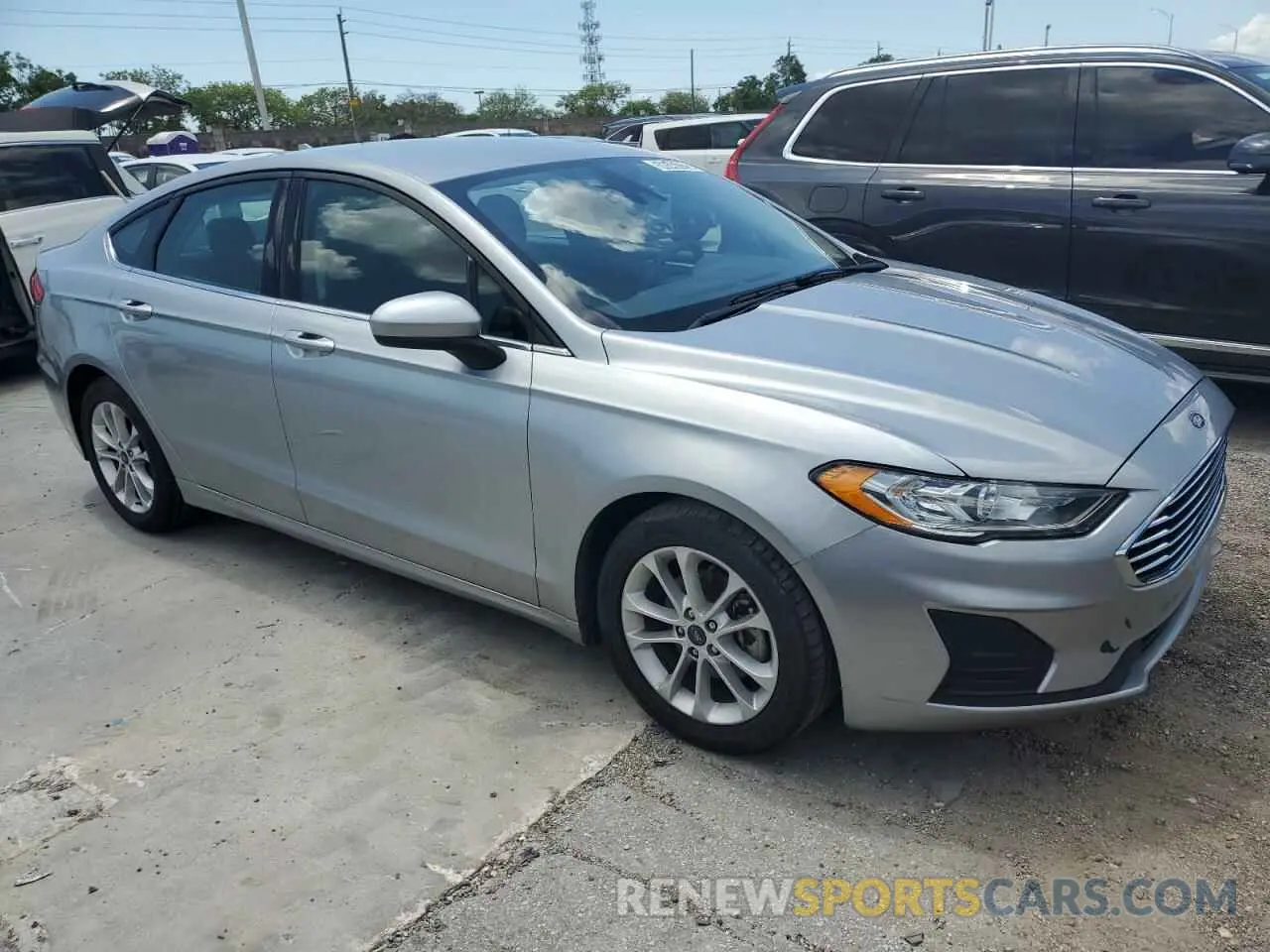 4 Photograph of a damaged car 3FA6P0HD2LR218562 FORD FUSION 2020