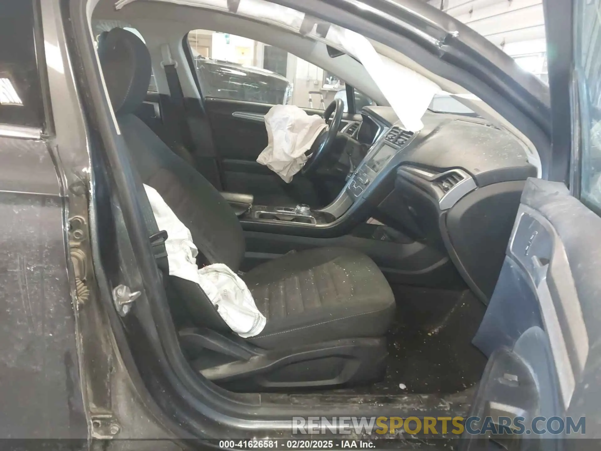 5 Photograph of a damaged car 3FA6P0HD2LR220215 FORD FUSION 2020
