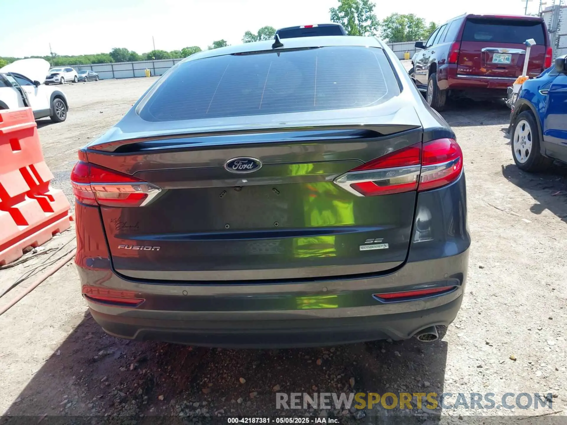 17 Photograph of a damaged car 3FA6P0HD2LR256809 FORD FUSION 2020