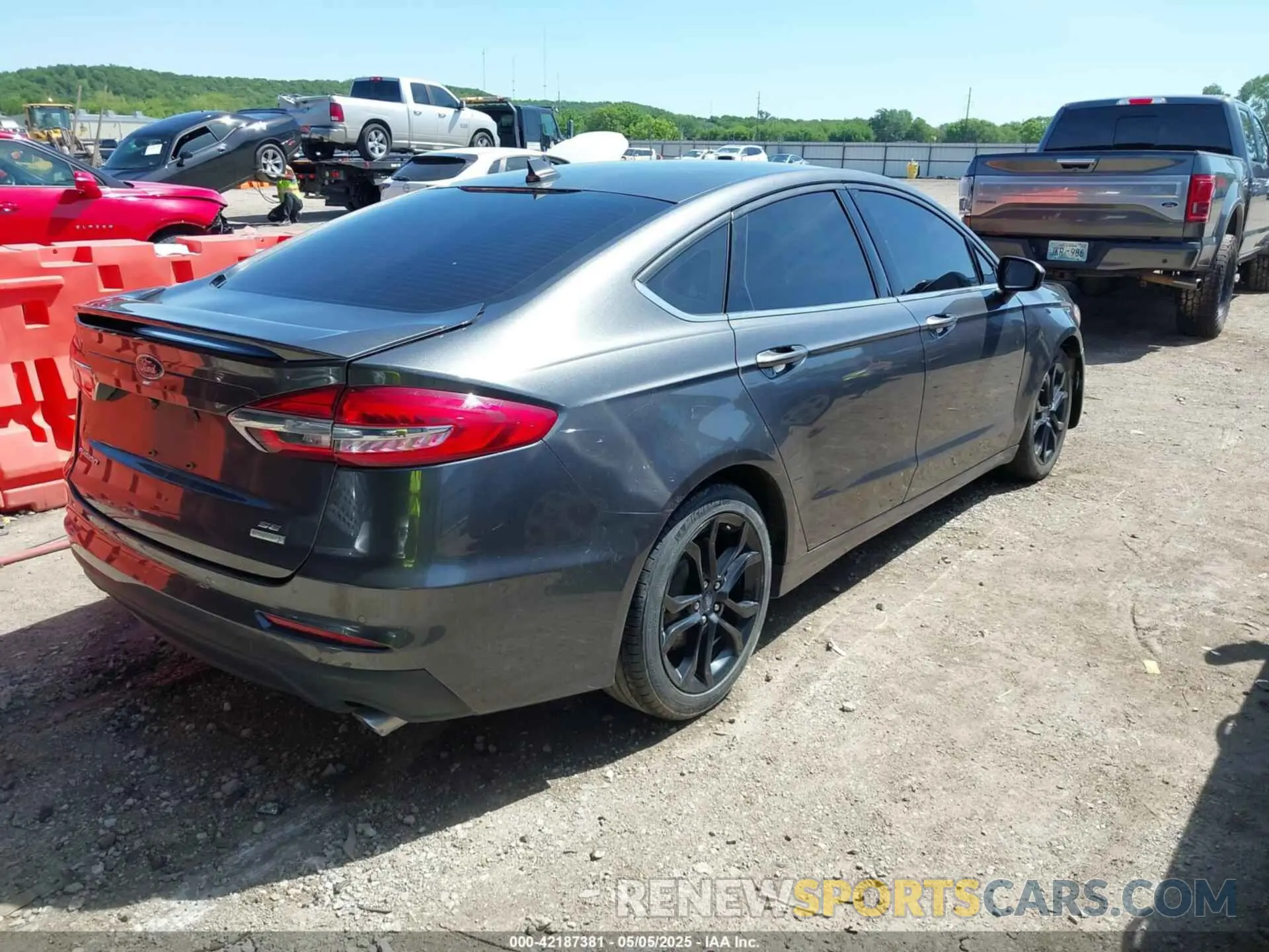 4 Photograph of a damaged car 3FA6P0HD2LR256809 FORD FUSION 2020