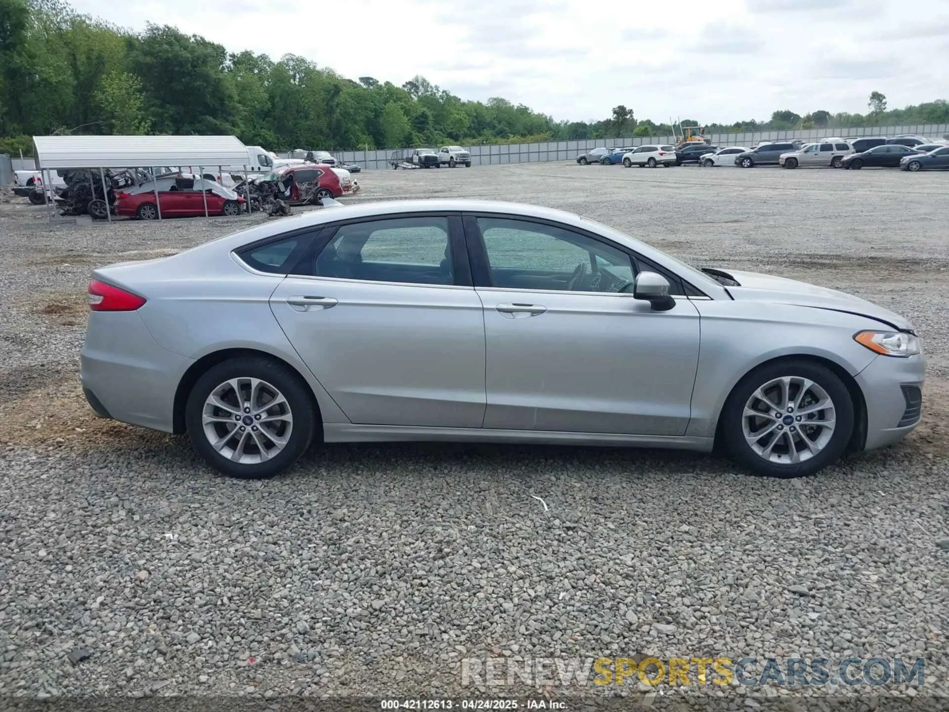 13 Photograph of a damaged car 3FA6P0HD3LR103307 FORD FUSION 2020