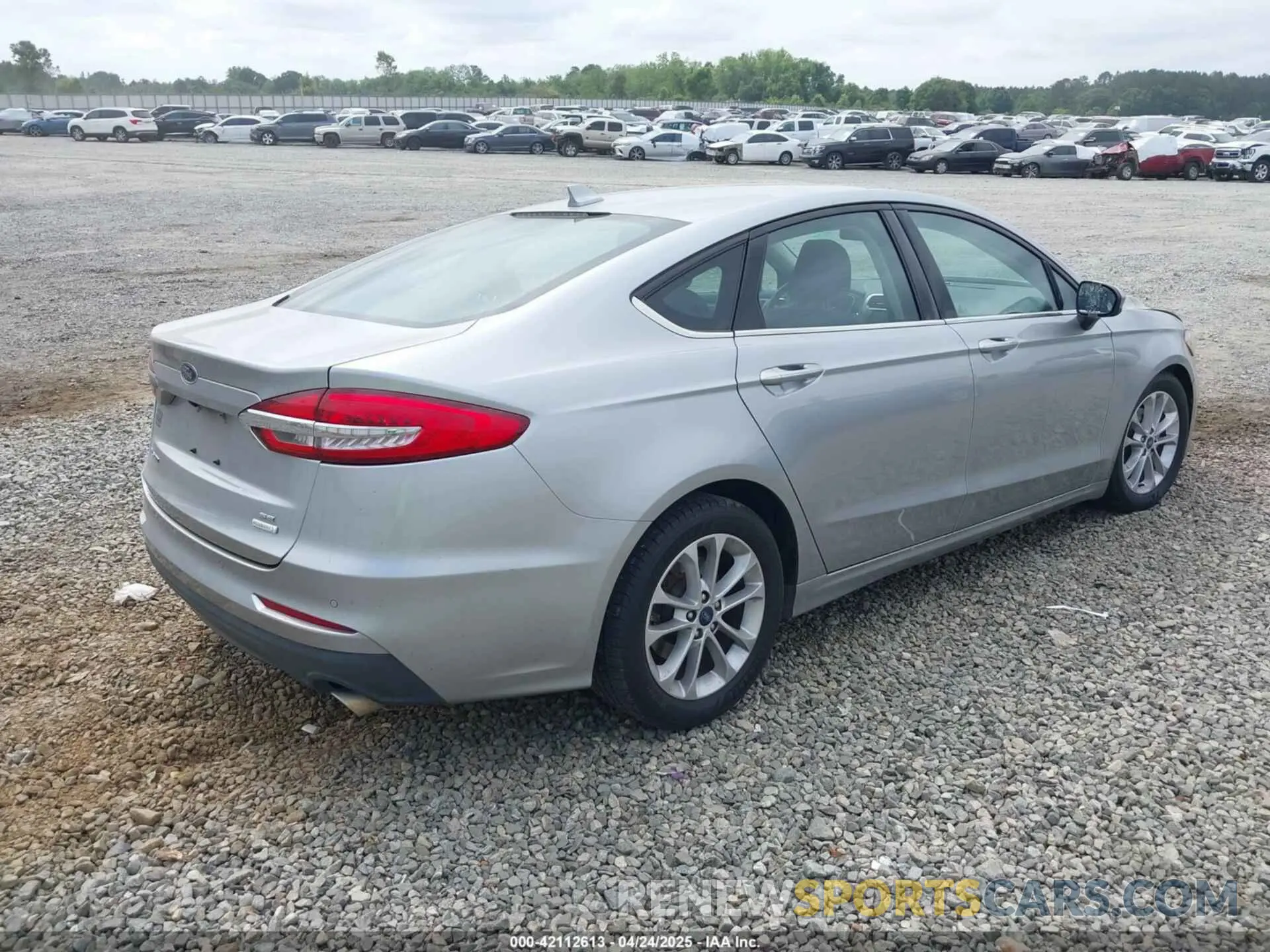 4 Photograph of a damaged car 3FA6P0HD3LR103307 FORD FUSION 2020