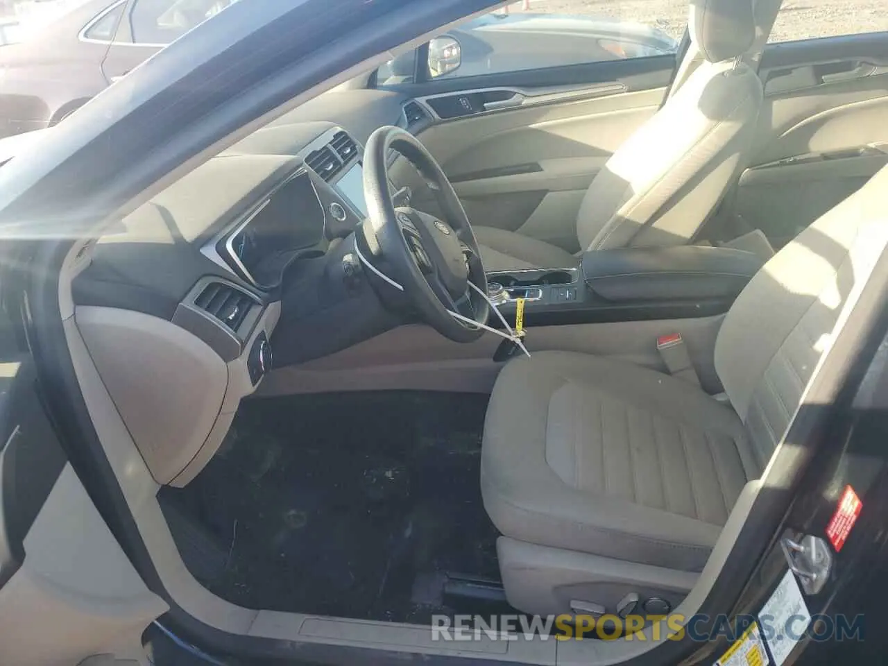 7 Photograph of a damaged car 3FA6P0HD3LR121550 FORD FUSION 2020