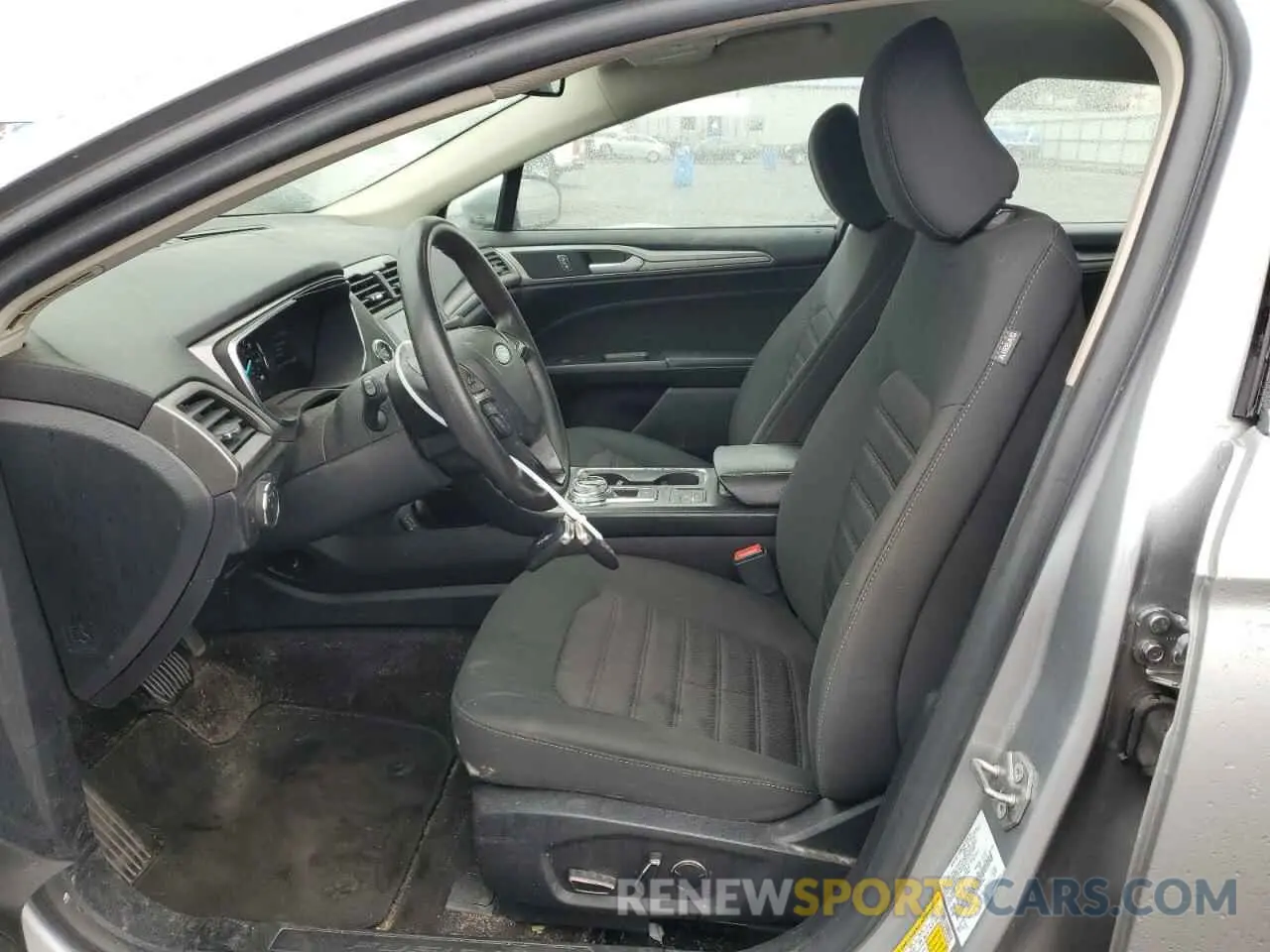 7 Photograph of a damaged car 3FA6P0HD3LR142902 FORD FUSION 2020