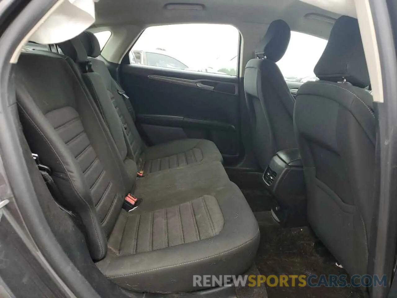 10 Photograph of a damaged car 3FA6P0HD3LR143242 FORD FUSION 2020
