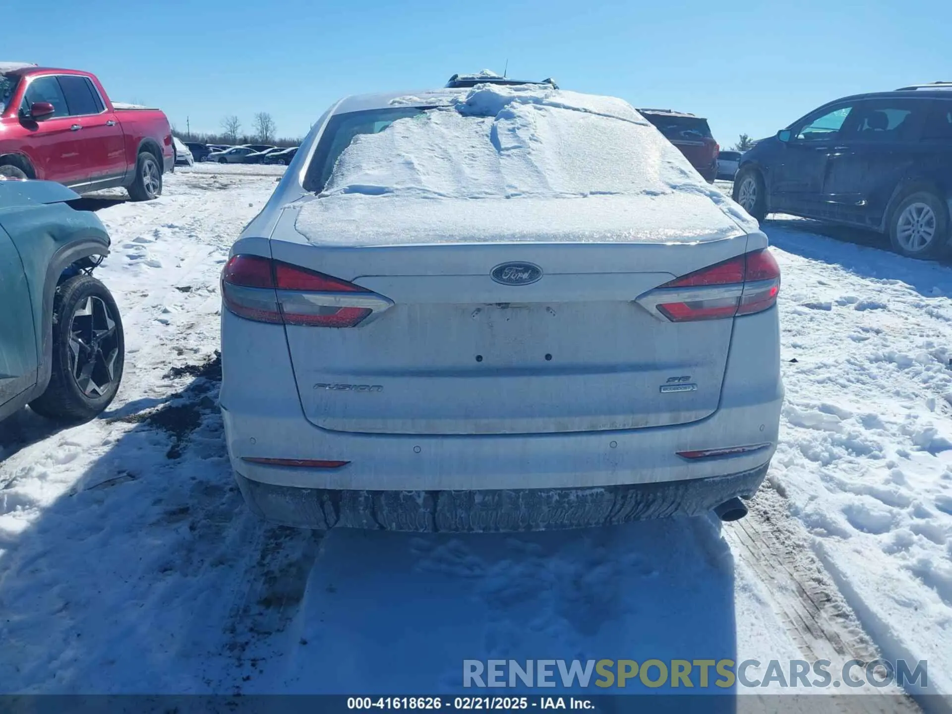 16 Photograph of a damaged car 3FA6P0HD3LR146853 FORD FUSION 2020