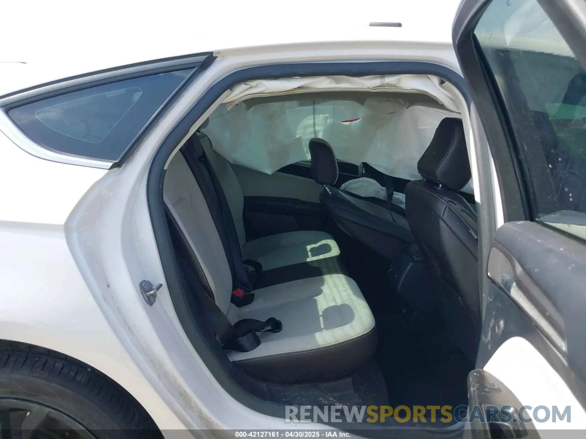 8 Photograph of a damaged car 3FA6P0HD3LR161093 FORD FUSION 2020