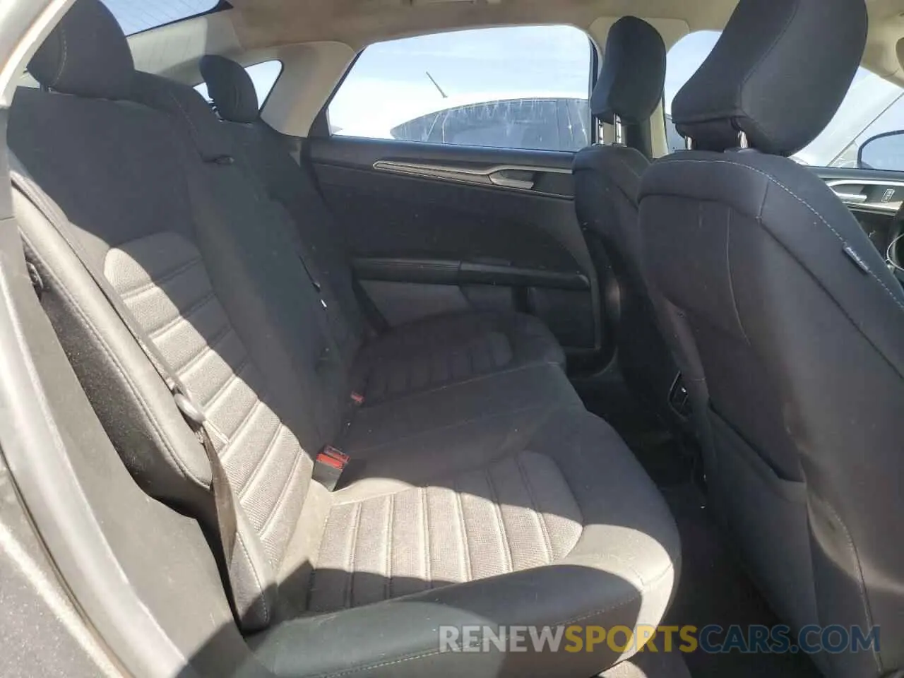 10 Photograph of a damaged car 3FA6P0HD3LR185507 FORD FUSION 2020