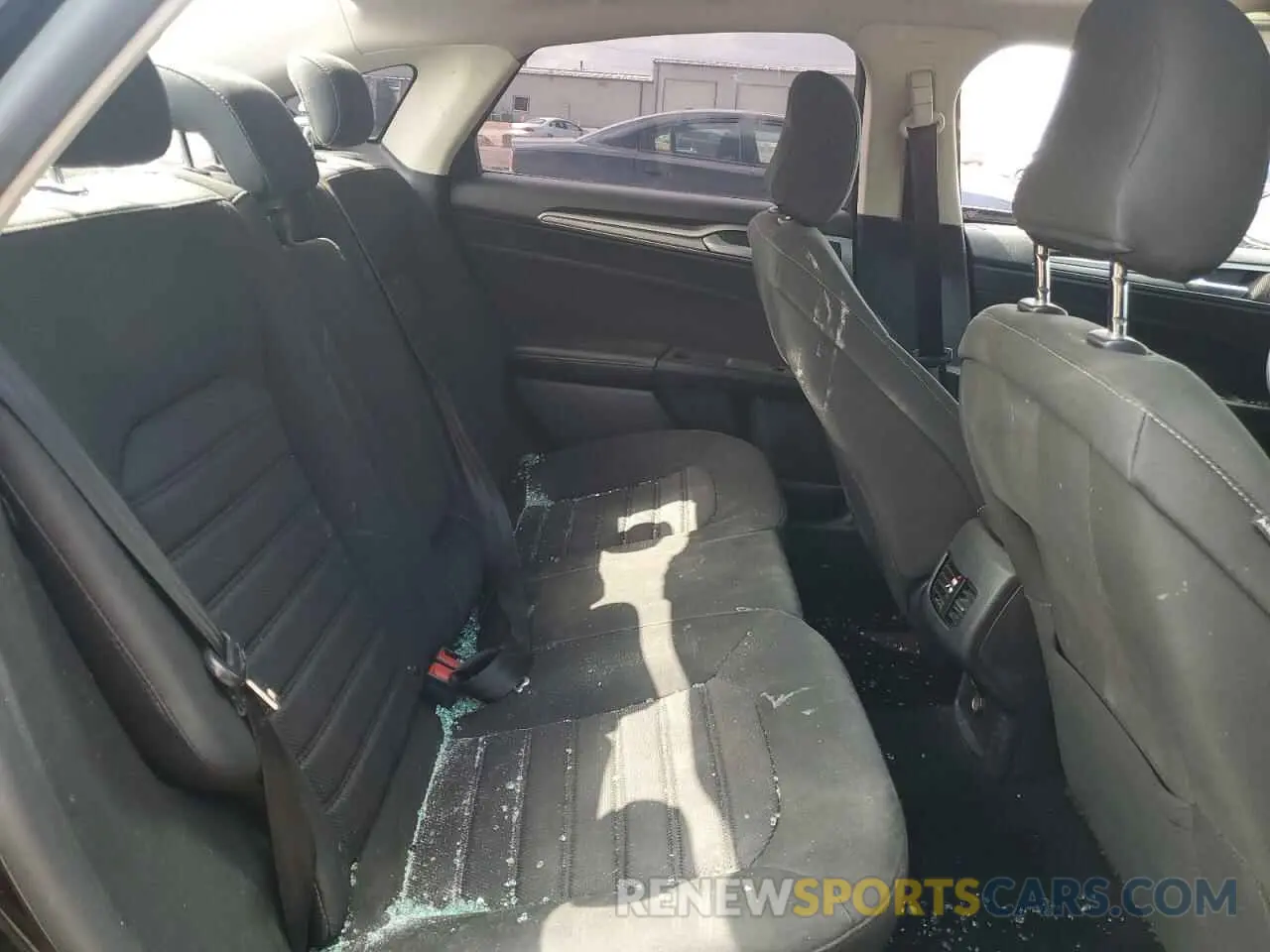 10 Photograph of a damaged car 3FA6P0HD3LR191484 FORD FUSION 2020
