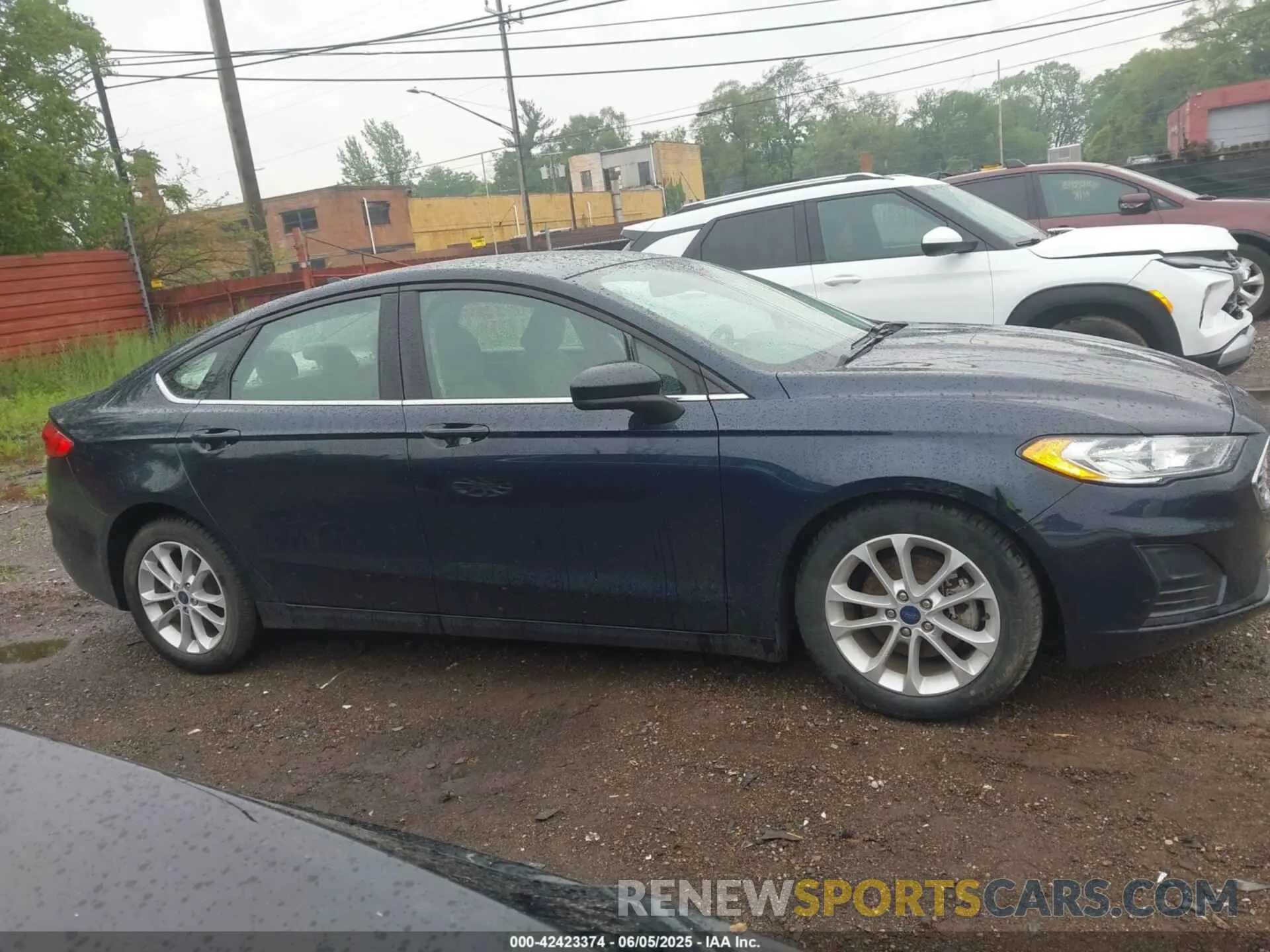 13 Photograph of a damaged car 3FA6P0HD3LR232406 FORD FUSION 2020