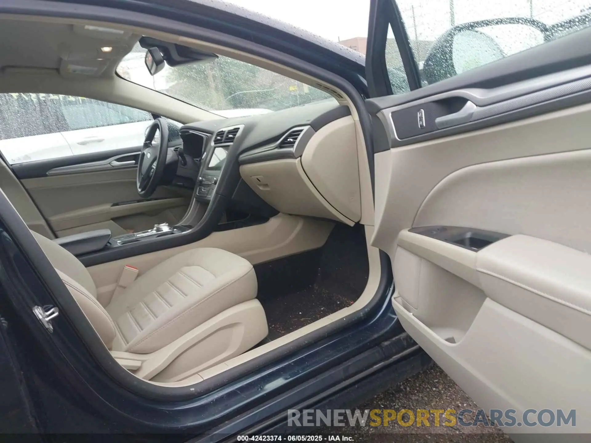 5 Photograph of a damaged car 3FA6P0HD3LR232406 FORD FUSION 2020