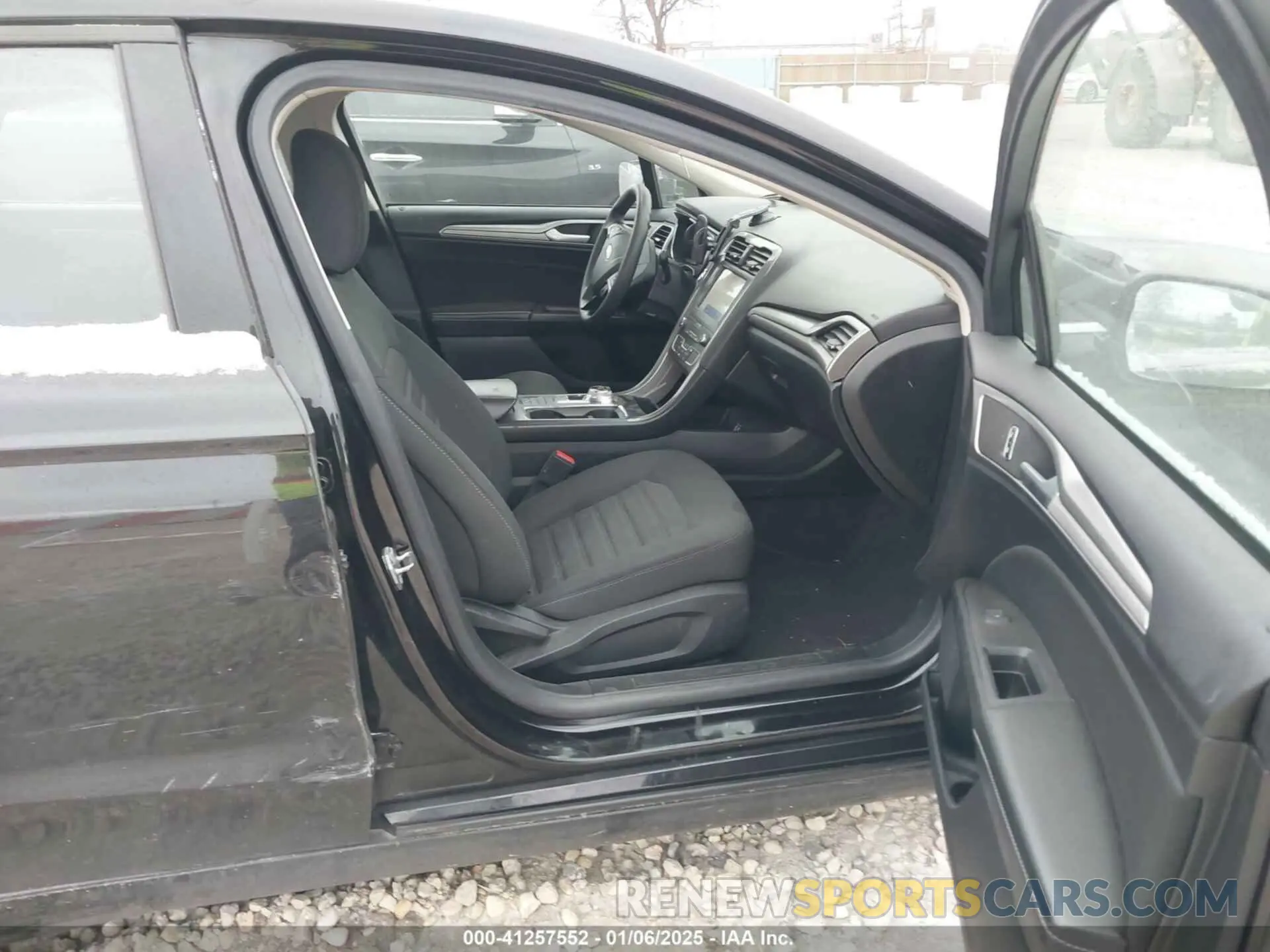 14 Photograph of a damaged car 3FA6P0HD3LR232812 FORD FUSION 2020