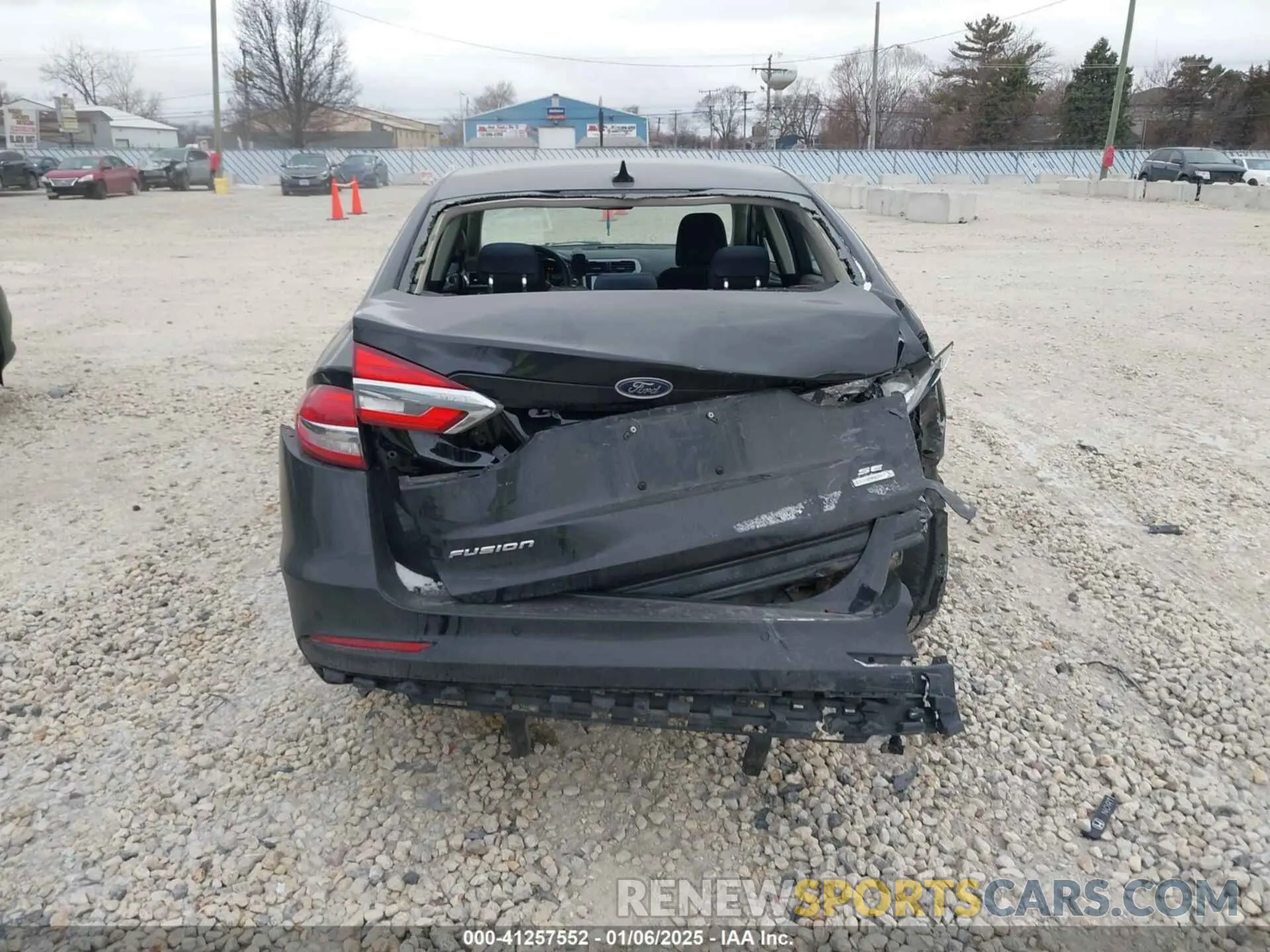 17 Photograph of a damaged car 3FA6P0HD3LR232812 FORD FUSION 2020