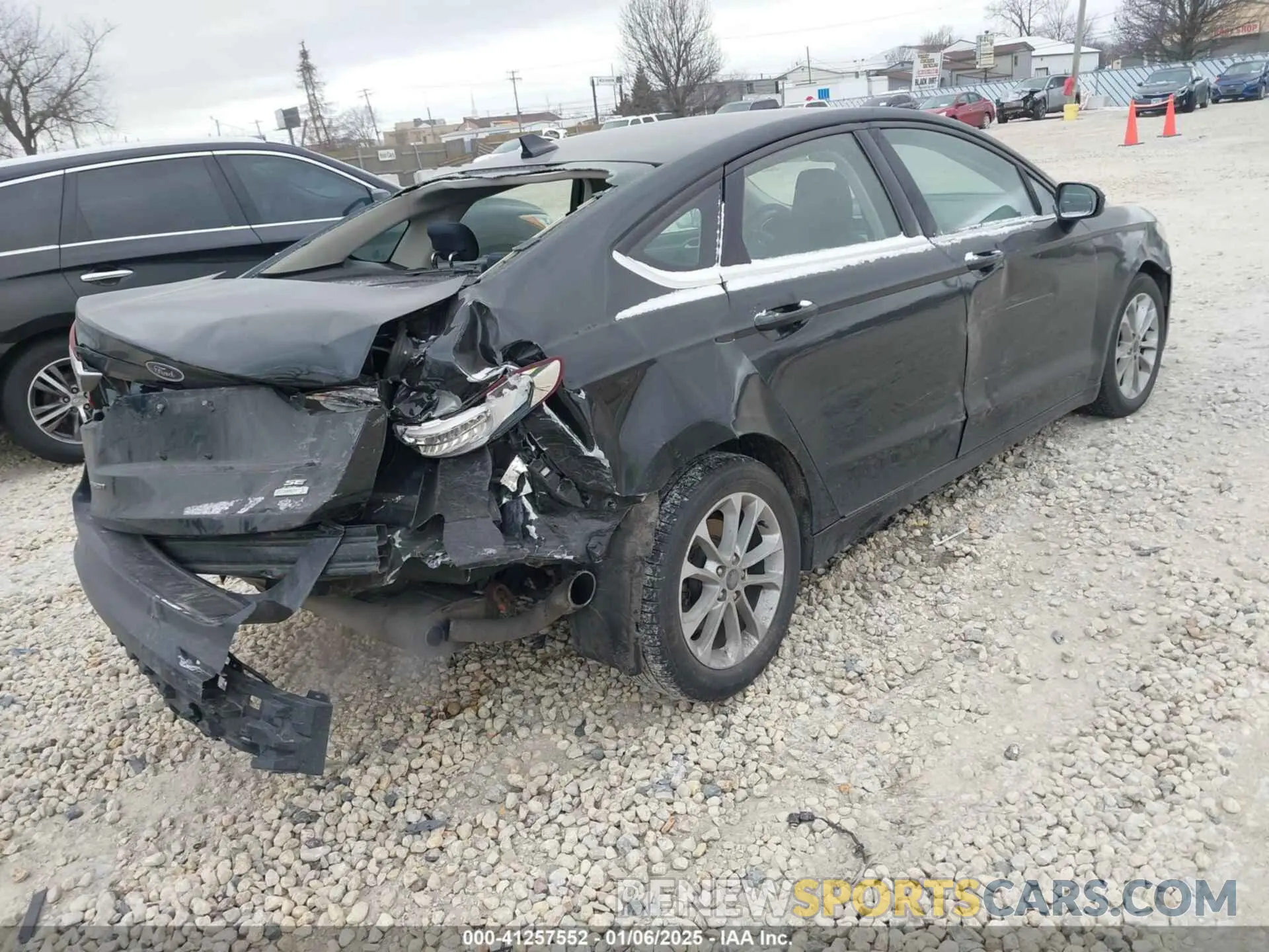 4 Photograph of a damaged car 3FA6P0HD3LR232812 FORD FUSION 2020